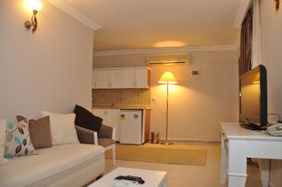 مون شاین هتل اند سوئیتز