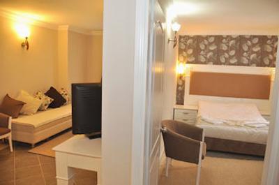 مون شاین هتل اند سوئیتز