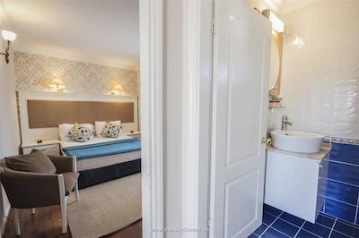 مون شاین هتل اند سوئیتز