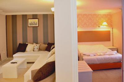 مون شاین هتل اند سوئیتز