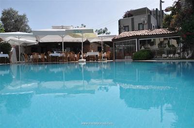 مون شاین هتل اند سوئیتز