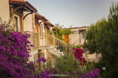 مون شاین هتل اند سوئیتز