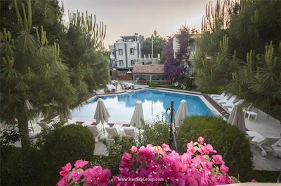 مون شاین هتل اند سوئیتز