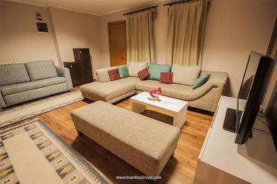 مون شاین هتل اند سوئیتز