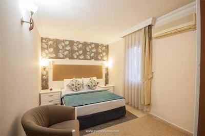 مون شاین هتل اند سوئیتز