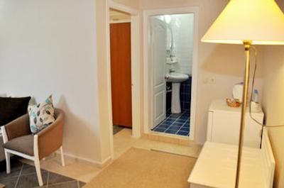 مون شاین هتل اند سوئیتز