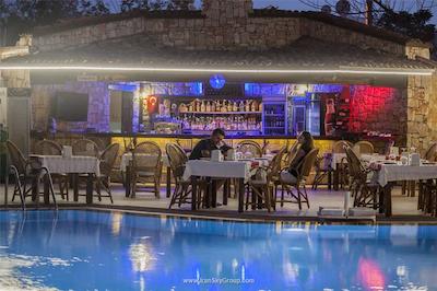 مون شاین هتل اند سوئیتز