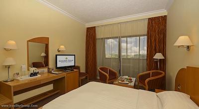 گلدن تولیپ سیب مسقط