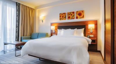 هیلتون گاردن این کرسنودر