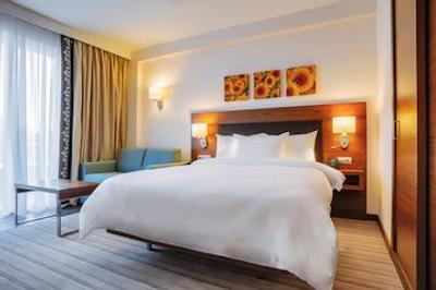 هیلتون گاردن این کرسنودر