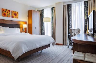 هیلتون گاردن این کرسنودر