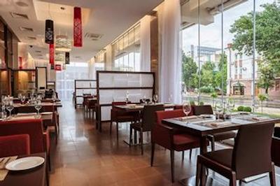 هیلتون گاردن این کرسنودر