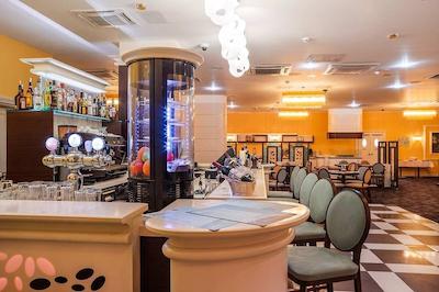 هیلتون گاردن این کرسنودر