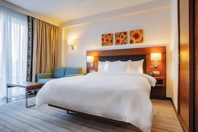 هیلتون گاردن این کرسنودر