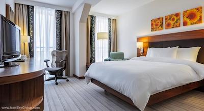 هیلتون گاردن این کرسنودر