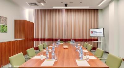 هیلتون گاردن این کرسنودر