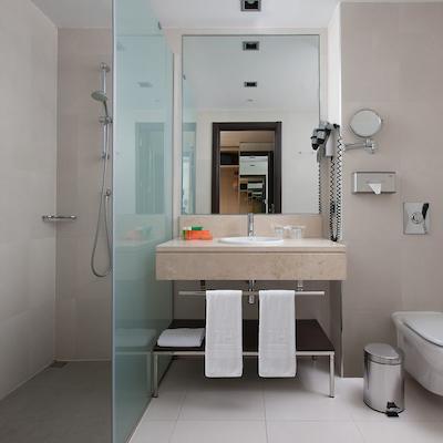 هتل ان ‌اچ مادرید ریبرا دل مانزانارس