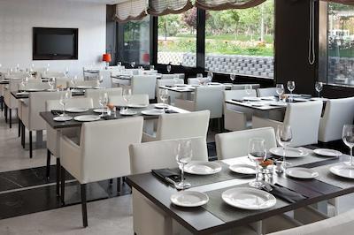 هتل ان ‌اچ مادرید ریبرا دل مانزانارس