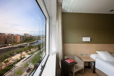 هتل ان ‌اچ مادرید ریبرا دل مانزانارس