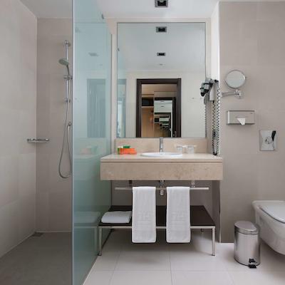 هتل ان ‌اچ مادرید ریبرا دل مانزانارس