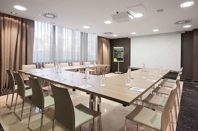 هتل ان ‌اچ مادرید ریبرا دل مانزانارس