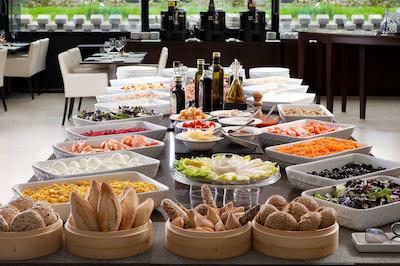 هتل ان ‌اچ مادرید ریبرا دل مانزانارس