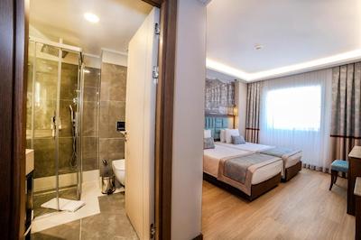 گرند هیلاریوم هتل