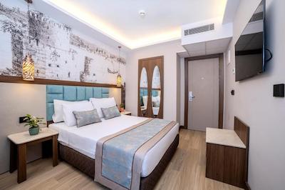 گرند هیلاریوم هتل