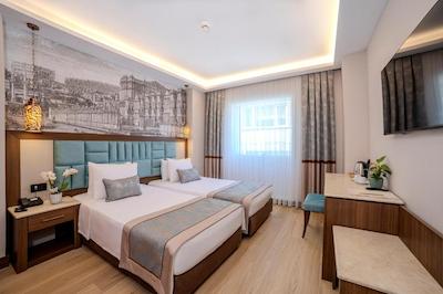 گرند هیلاریوم هتل