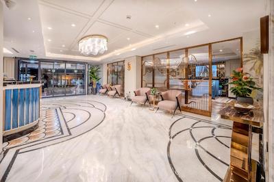 گرند هیلاریوم هتل