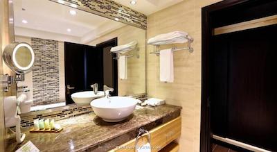 نهال بای بین مجید