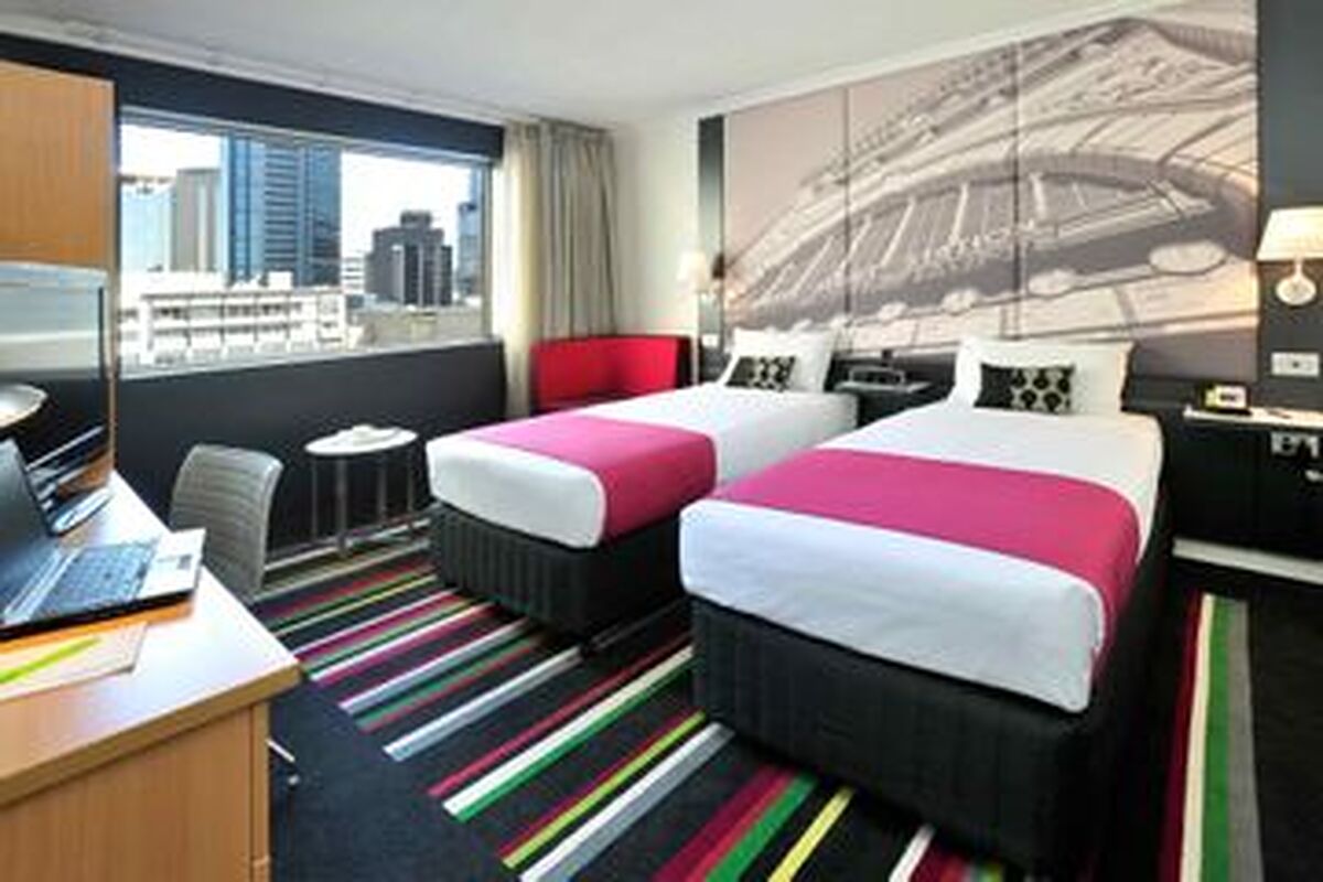 Mercure Melbourne Treasury Gardens