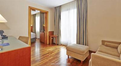 ان اچ بارسلونا سنترو