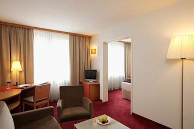 ان اچ کالکشن هامبورگ سیتی