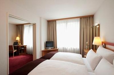 ان اچ کالکشن هامبورگ سیتی