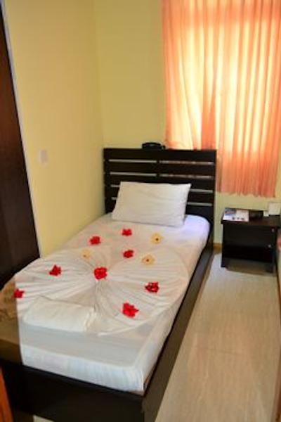 هتل یوی این