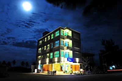 هتل یوی این