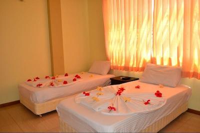 هتل یوی این