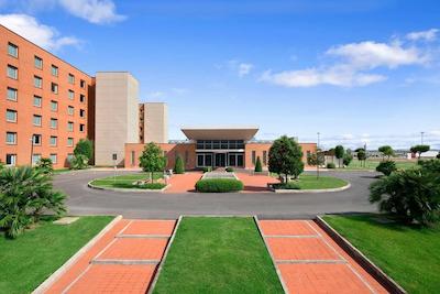 هیلتون گاردن این رم ایرپورت