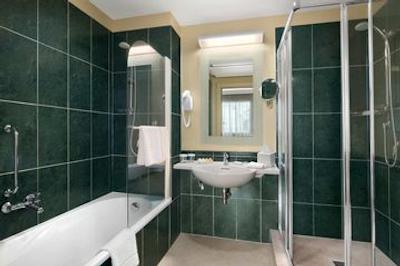 هیلتون گاردن این رم ایرپورت