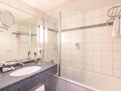 مرکور هتل دوسلدورف سیسترن