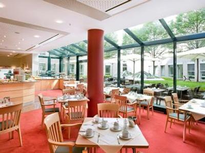 مرکور هتل دوسلدورف سیسترن