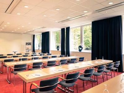 مرکور هتل دوسلدورف سیسترن