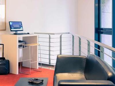 مرکور هتل دوسلدورف سیسترن