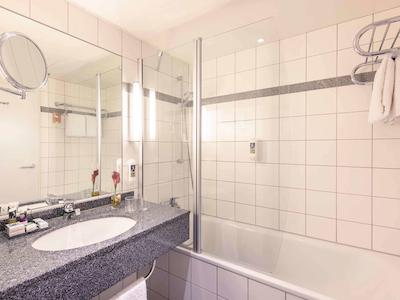 مرکور هتل دوسلدورف سیسترن