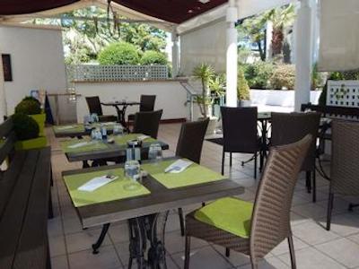 پارک این بای رادیسون نایس ایرپورت