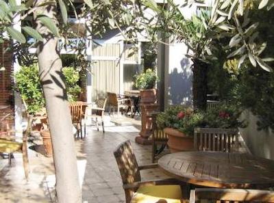 پارک این بای رادیسون نایس ایرپورت