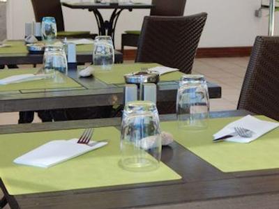 پارک این بای رادیسون نایس ایرپورت