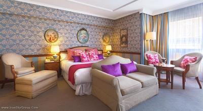 ایزان اونیو لوئیس