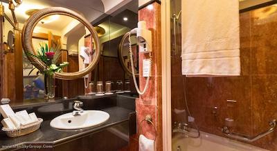 ایزان اونیو لوئیس